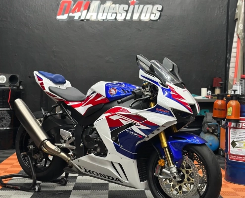 Honda CBR Fireblade tricolor branca, azul e vermelha