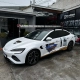 BYD branco com plotagem Fase a Fase Elétrica na lateral