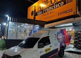 Fiat Fiorino branca com plotagem da Brahma