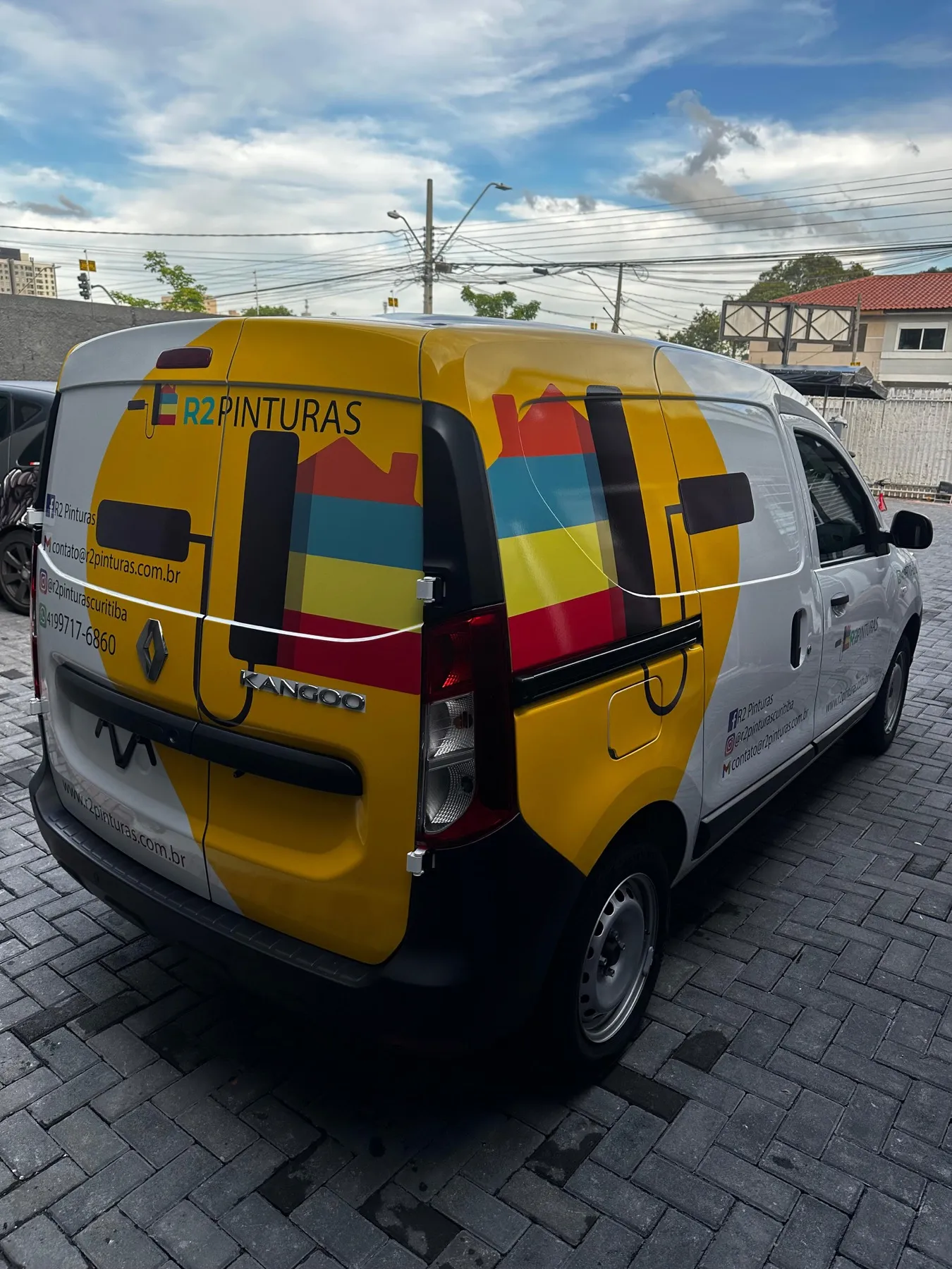 Renault Kangoo envelopada para a R2 Pinturas