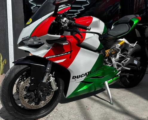 Ducati 959 Panigale tricolor branca, vermelha e verde