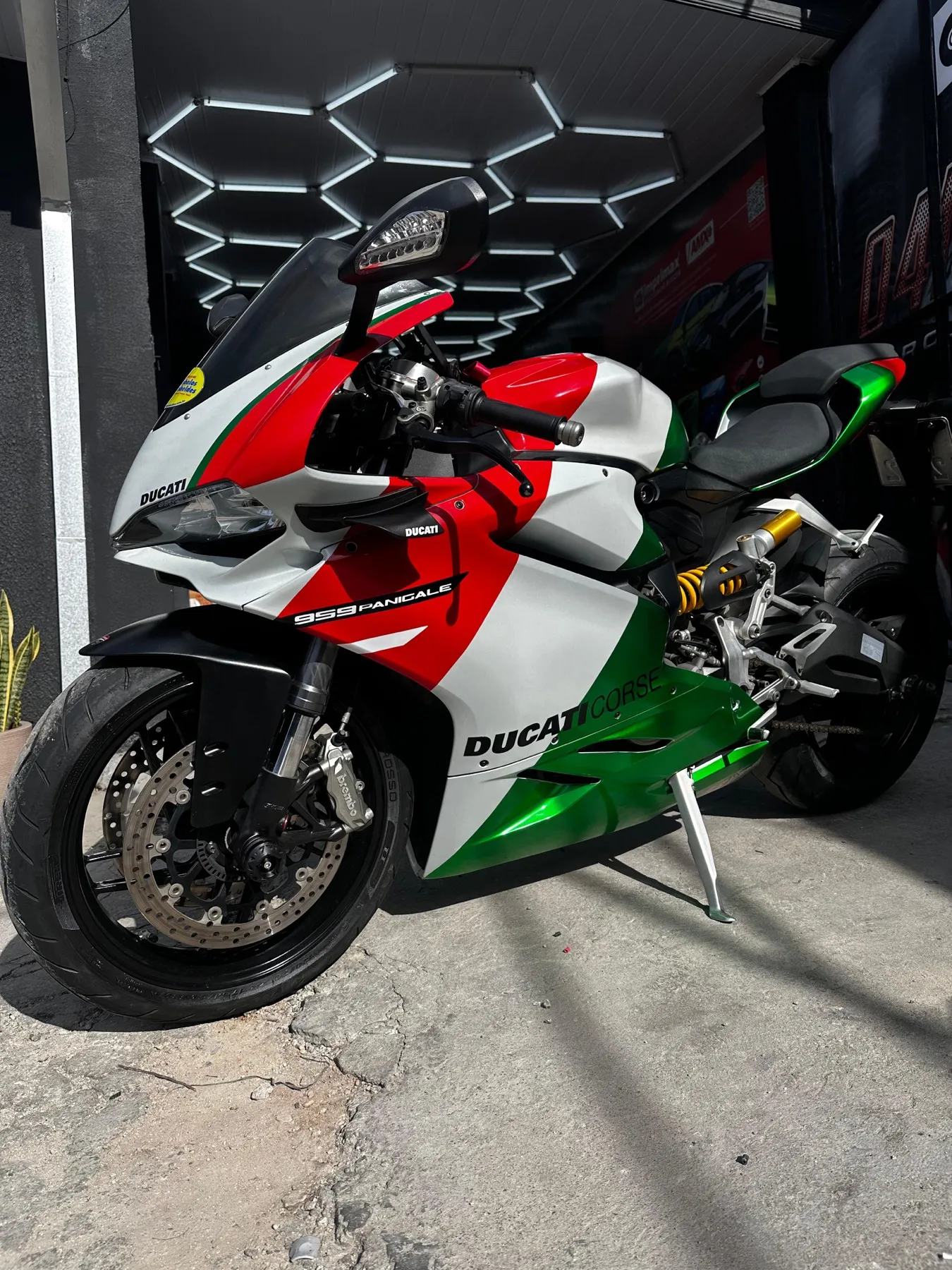 Ducati 959 Panigale tricolor branca, vermelha e verde