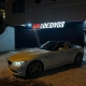 BMW Z4 conversível prata na fachada da 041 à noite