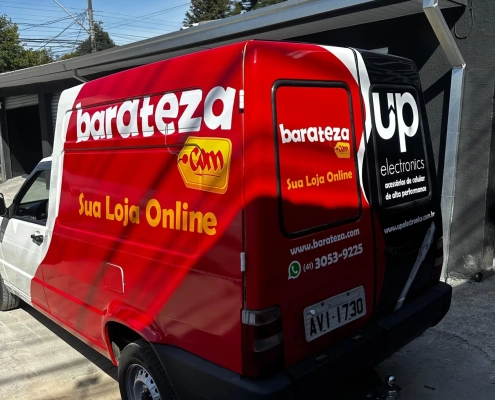 Fiat Fiorino vermelha com envelopamento Barateza.com