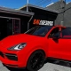 Porsche Cayenne Turbo S envelopado em vermelho