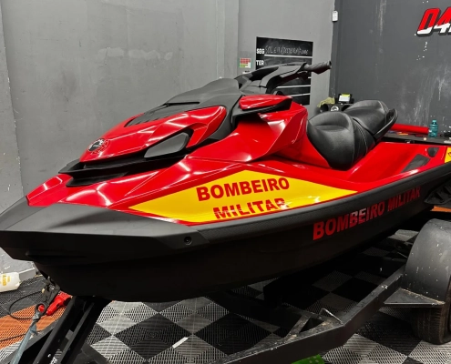 Jet ski plotado do Bombeiro Militar na oficina