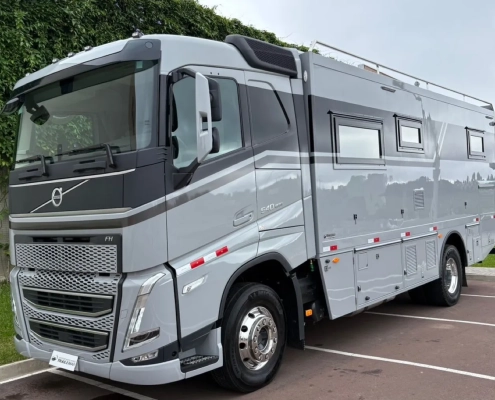 Motorhome de luxo sobre chassi Volvo FH 540 prata