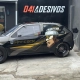 VW Gol de pista envelopado preto e dourado tema Hancock