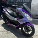 Scooter Honda PCX personalizada em roxo prata e preto
