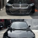 BMW Série 3 preto antes e depois de blackout na grade