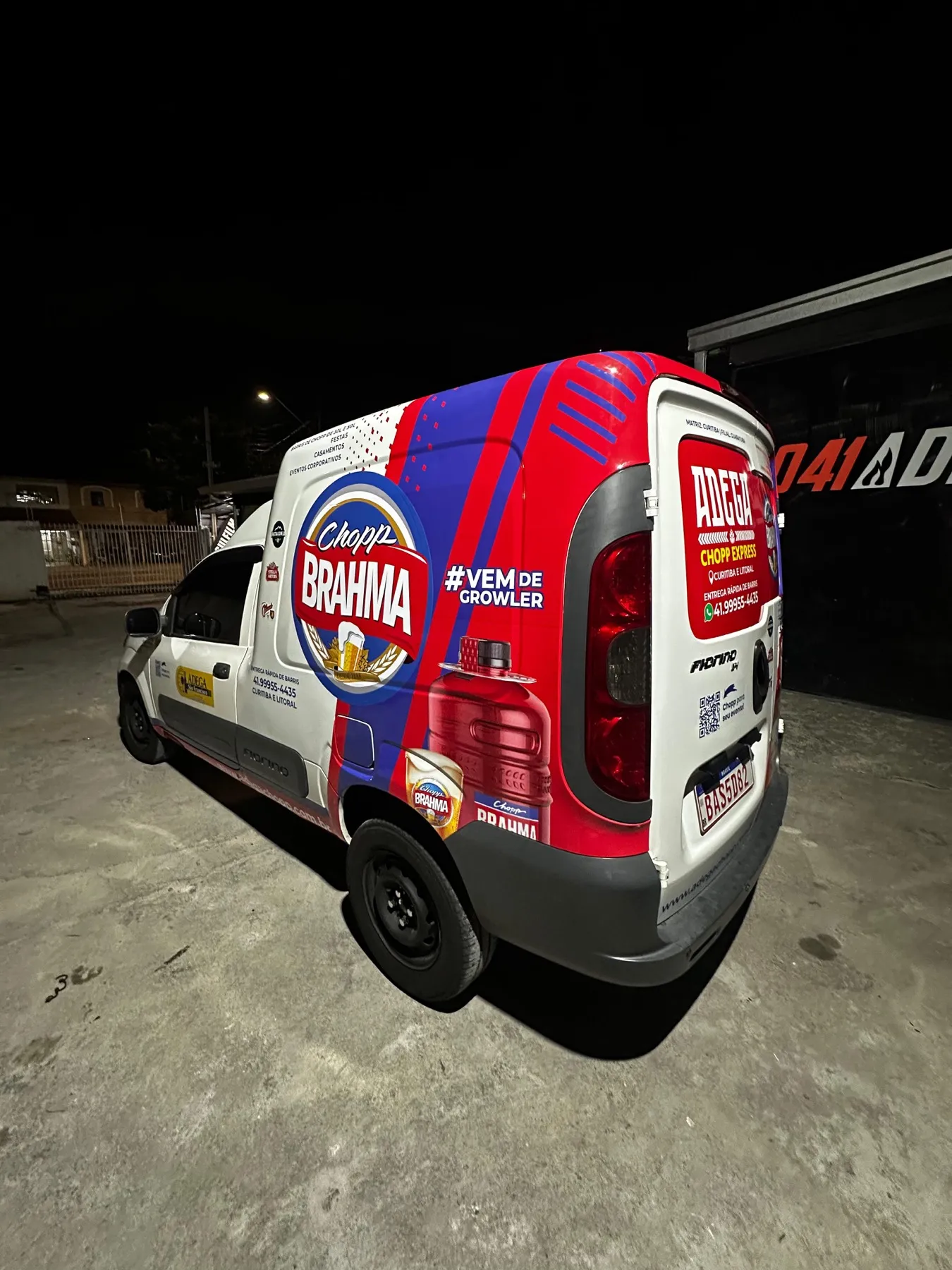 Fiat Fiorino furgão envelopado Chopp Brahma Adega Chopp Express