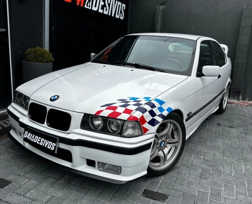 BMW Série 3 E36 branco com bandeira quadriculada BMW Motorsport