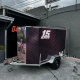 Reboque baú envelopado roxo com tema motocross Kaue 15