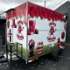 Trailer food truck de morangos envelopado vista frontal