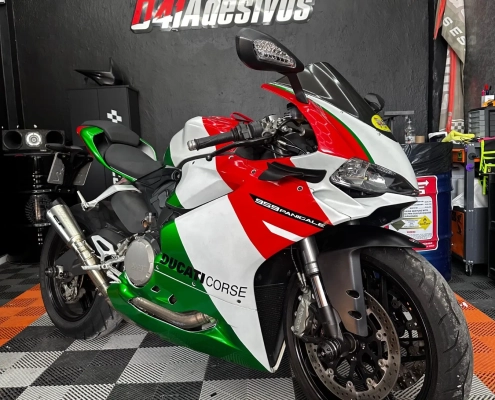 Ducati Panigale tricolor verde branco vermelho na loja