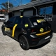 VW Polo preto plotado Circuito com faixas amarelas