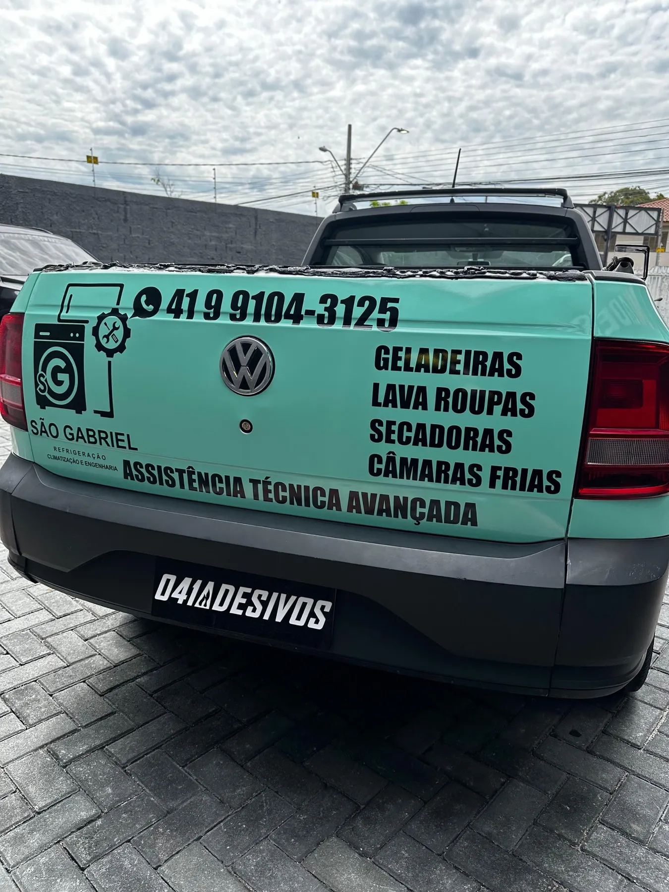 Traseira de VW Saveiro verde água plotada São Gabriel