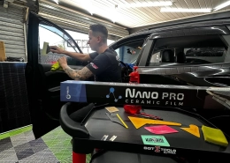 Aplicação de insulfilm cerâmico em SUV preto na 041 Adesivos