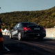 Mercedes CLA preto com marca 041 Adesivos em pista de arrancada