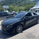 Mercedes CLA preto com adesivo 041 Adesivos visto de lado na pista