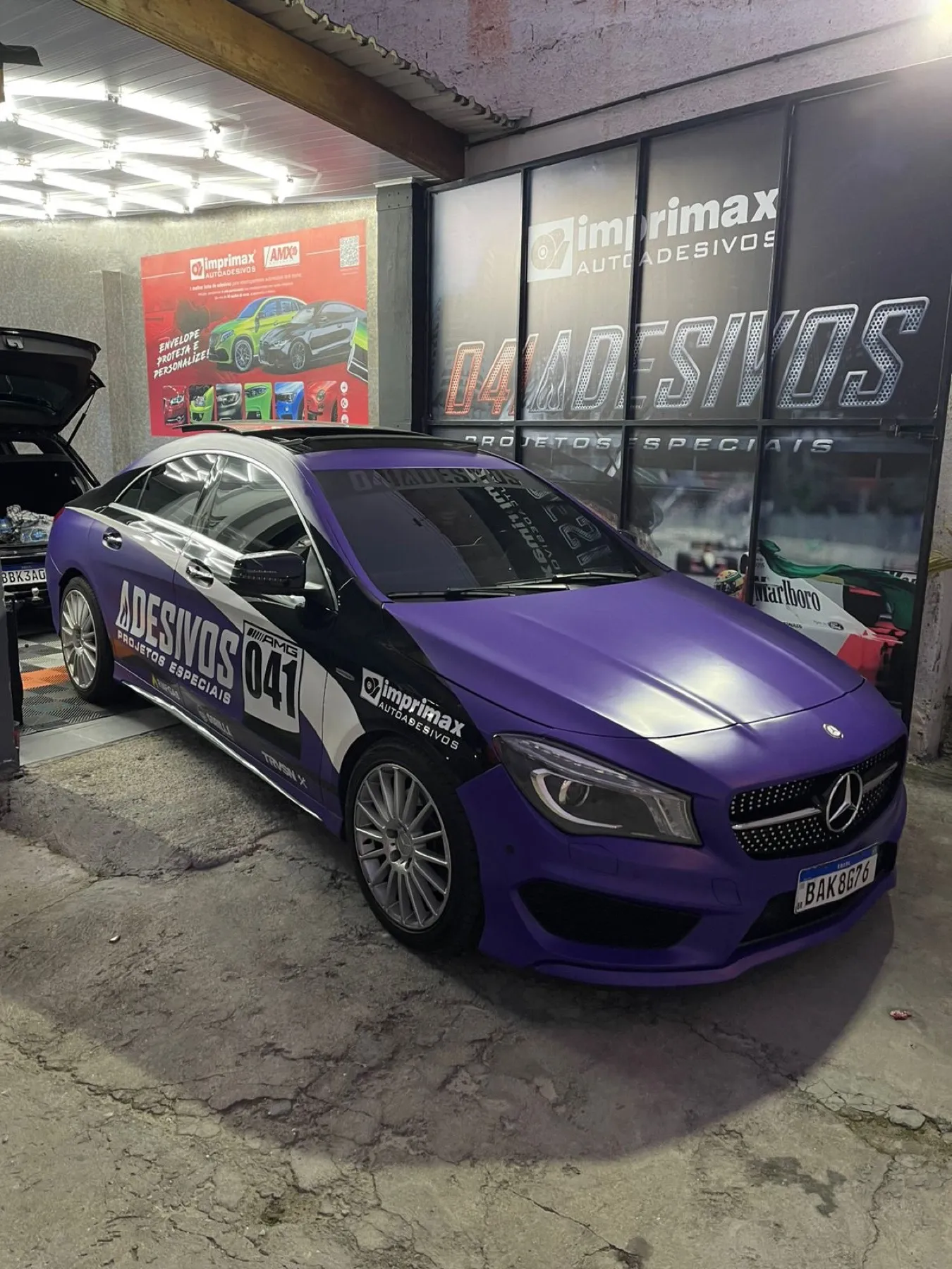 Mercedes CLA AMG roxo fosco com branding na loja Imprimax 041 Adesivos