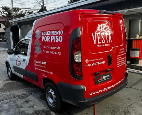 Fiat Fiorino plotada Vesta Piso Aquecido vermelha e branca