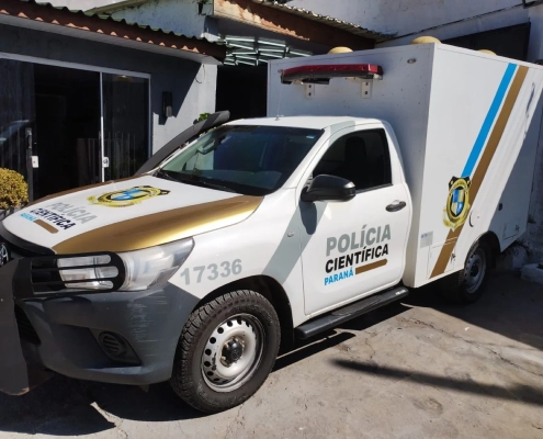 Toyota Hilux da Polícia Científica do Paraná plotada