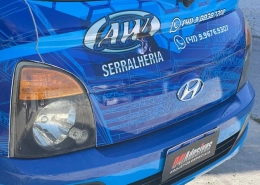 Frente de Hyundai HR azul envelopada AVR Serralheria