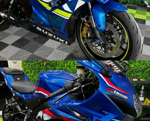Suzuki GSX-R azul com adesivos e shark mouth