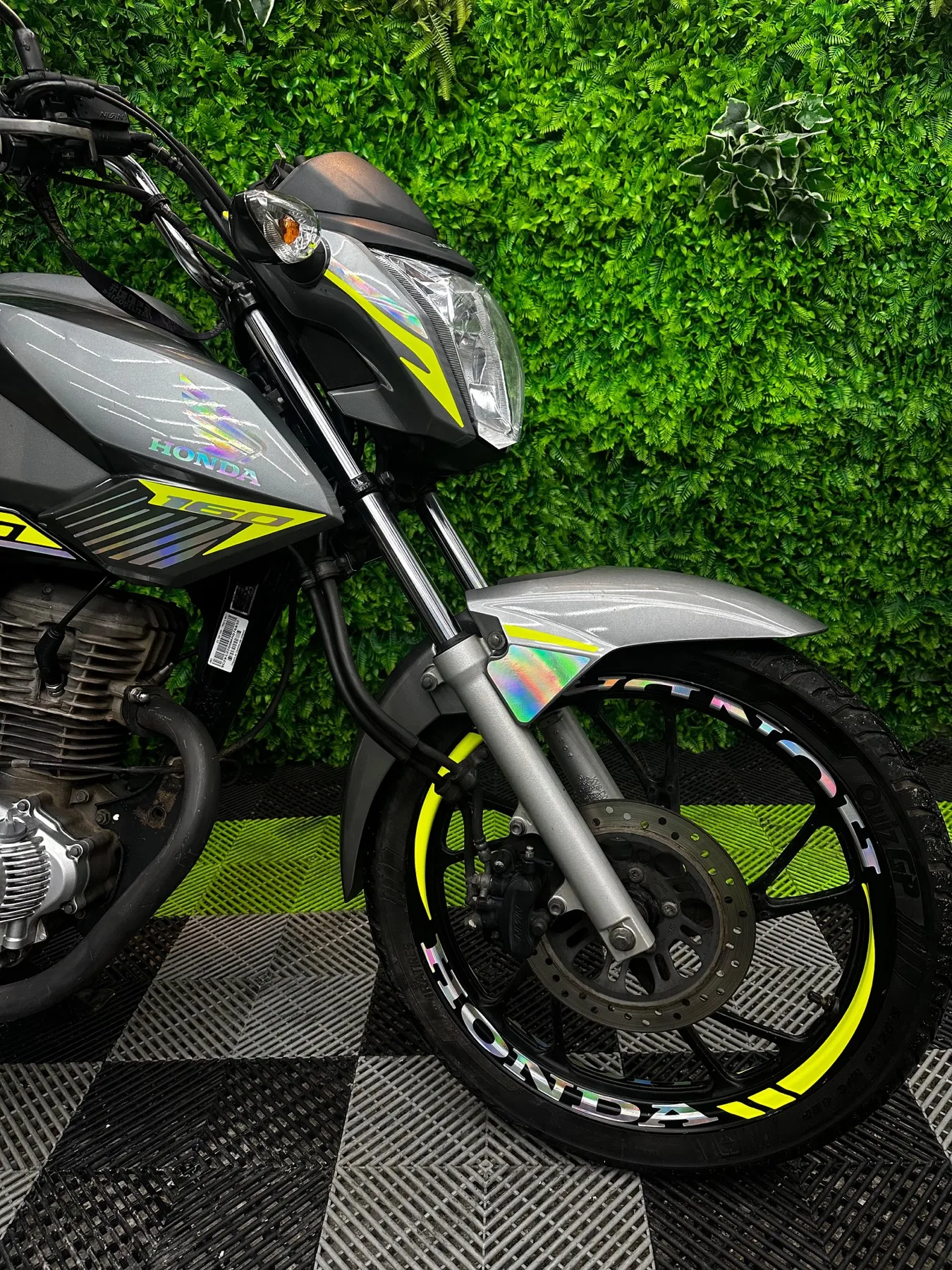 Honda CG 160 com kit fluor e aro refletivo Honda