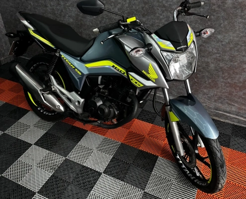 Honda CG 160 azul com kit de adesivos amarelo-fluor