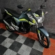 Honda CG 160 azul com kit de adesivos amarelo-fluor