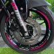 Yamaha MT-03 azul com adesivo holográfico no flank