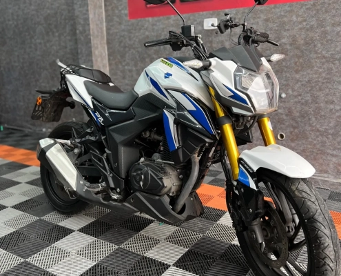 Yamaha MT-03 azul com frisos de aro na loja 041
