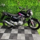 Honda CG Fan 160 preta vista lateral com grafismo holográfico