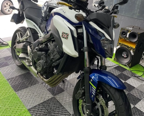 Par de capacetes Stilo amarelos com nome de piloto personalizado