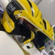 Honda CG 160 preta com kit de grafismo rosa e prata